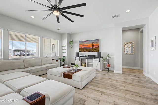 1789 E LOBO Street, San Tan Valley, AZ 85140