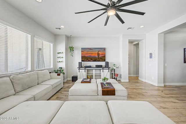 1789 E LOBO Street, San Tan Valley, AZ 85140