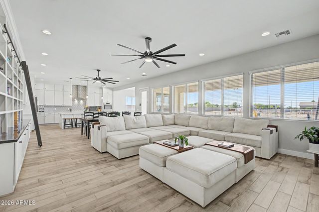 1789 E LOBO Street, San Tan Valley, AZ 85140