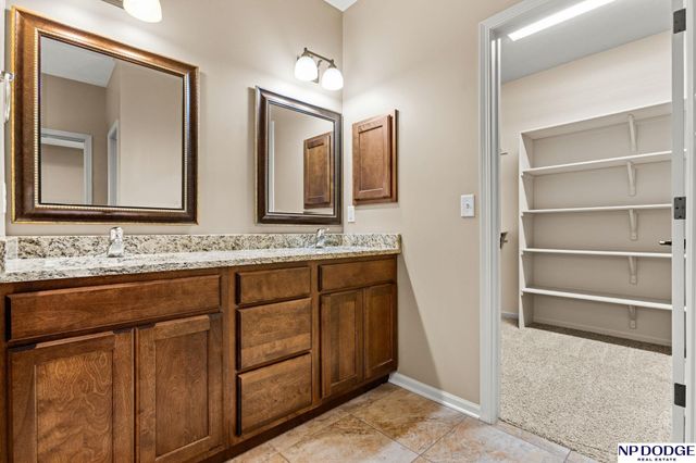 2841 Valley Stream Drive, Lincoln, NE 68516