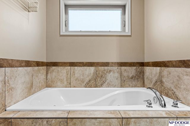 2841 Valley Stream Drive, Lincoln, NE 68516