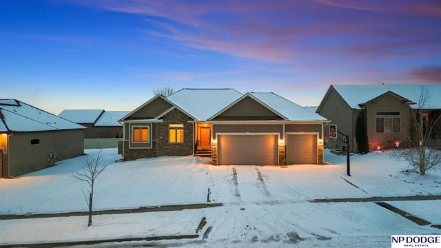 2841 Valley Stream Drive, Lincoln, NE 68516