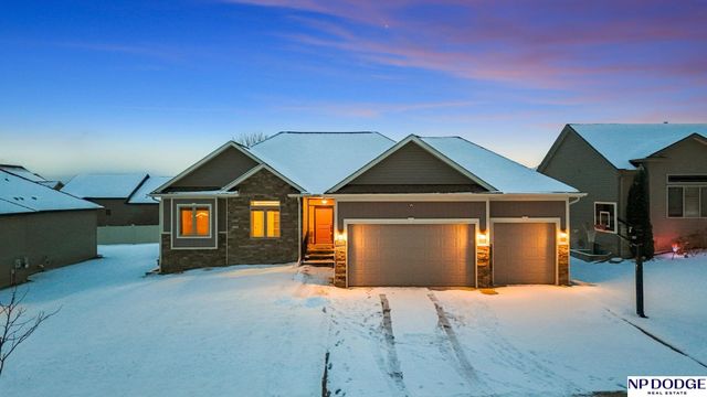 2841 Valley Stream Drive, Lincoln, NE 68516