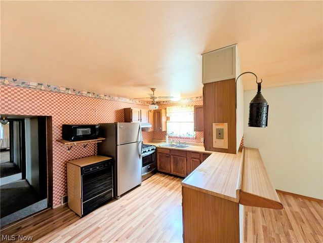 2000 Stake Drive, Green, OH 44232