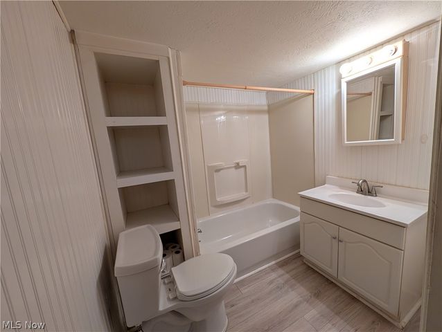 2000 Stake Drive, Green, OH 44232