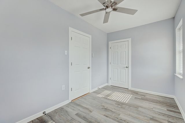 6 S Monterey Avenue B, Villa Park, IL 60181