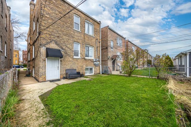 1833 Gunderson Avenue, Berwyn, IL 60402