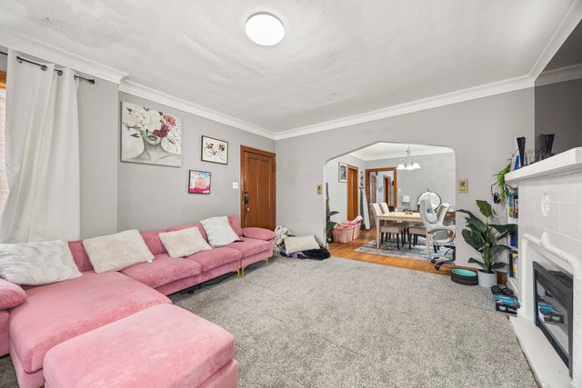 1833 Gunderson Avenue, Berwyn, IL 60402