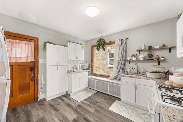 1833 Gunderson Avenue, Berwyn, IL 60402