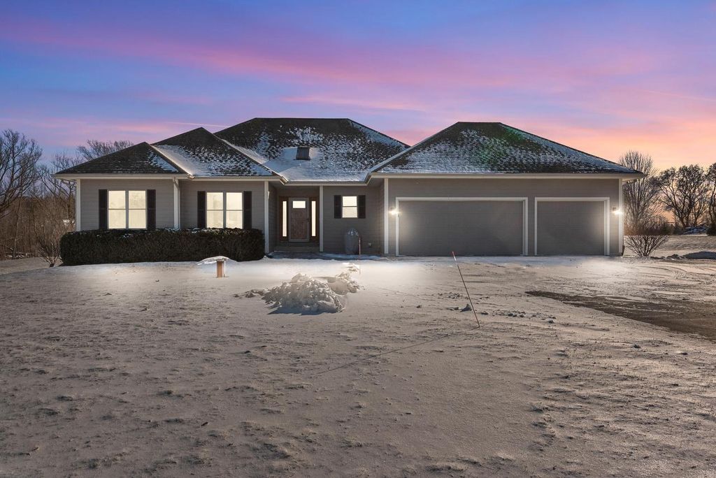 N5372 Loraine COURT, Fredonia, WI 53021