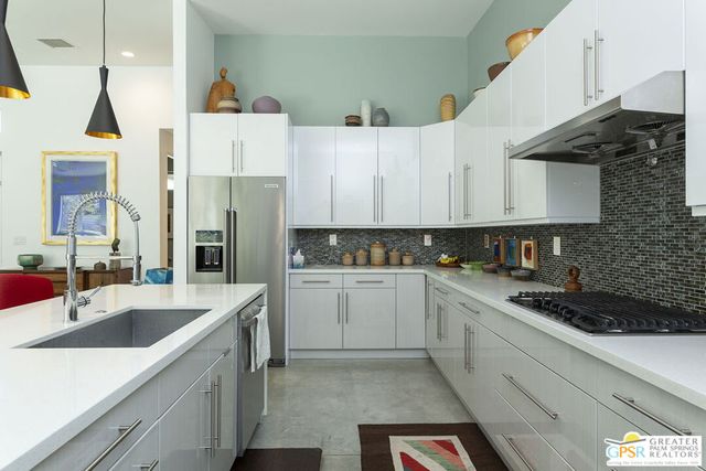 2990 N Farrell Drive, Palm Springs, CA 92262