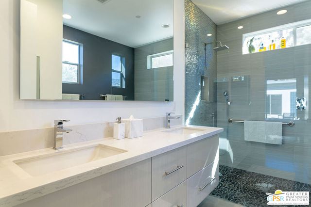 2990 N Farrell Drive, Palm Springs, CA 92262