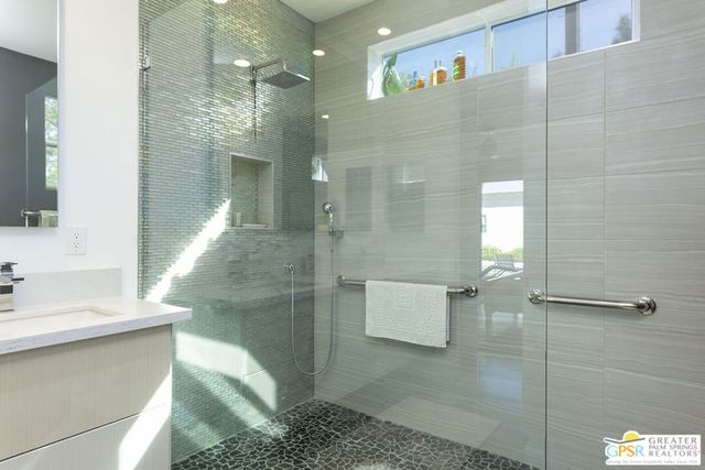 2990 N Farrell Drive, Palm Springs, CA 92262