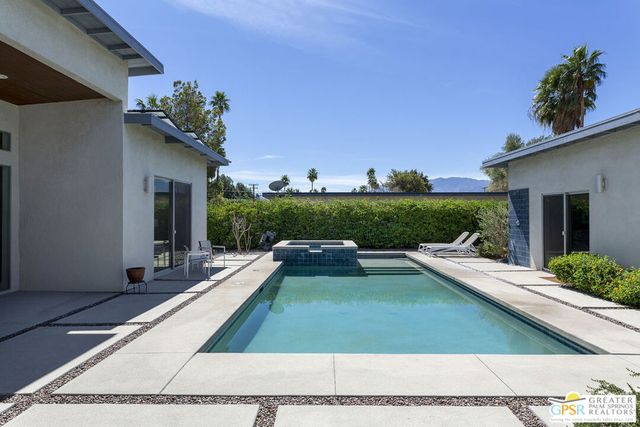 2990 N Farrell Drive, Palm Springs, CA 92262