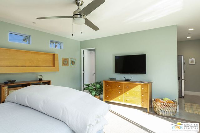 2990 N Farrell Drive, Palm Springs, CA 92262