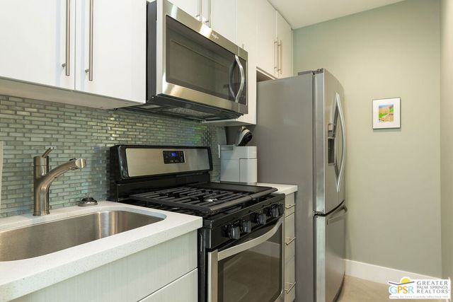 2990 N Farrell Drive, Palm Springs, CA 92262