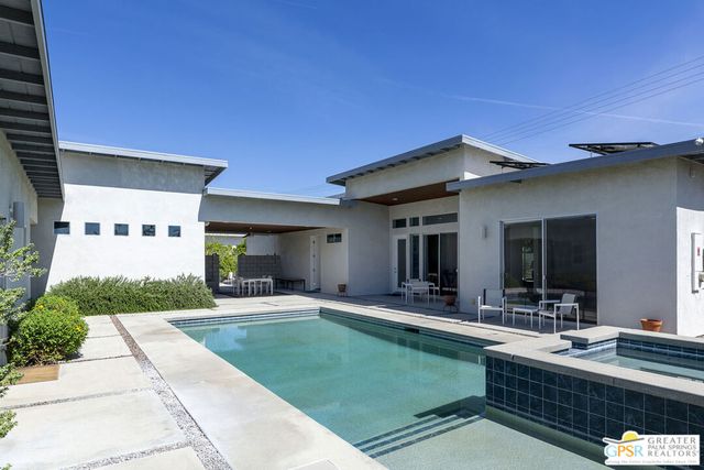 2990 N Farrell Drive, Palm Springs, CA 92262