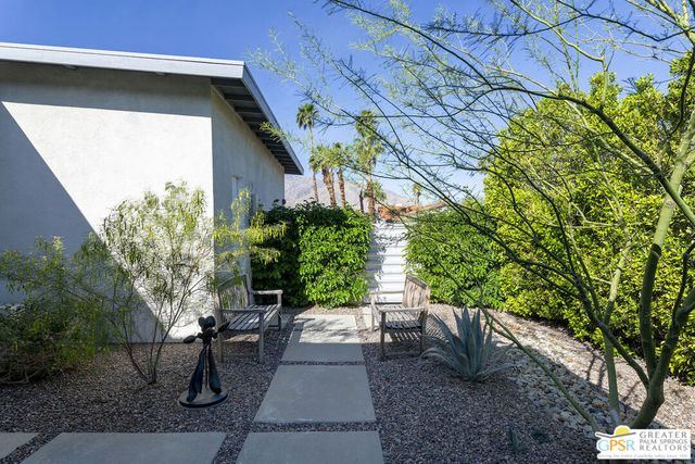 2990 N Farrell Drive, Palm Springs, CA 92262