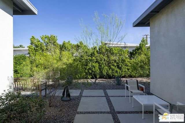 2990 N Farrell Drive, Palm Springs, CA 92262