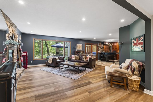 506 Hawthorne Woods Drive, Eagan, MN 55123