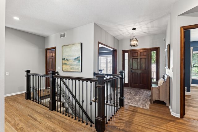 506 Hawthorne Woods Drive, Eagan, MN 55123