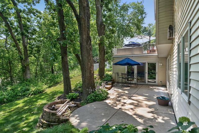 506 Hawthorne Woods Drive, Eagan, MN 55123