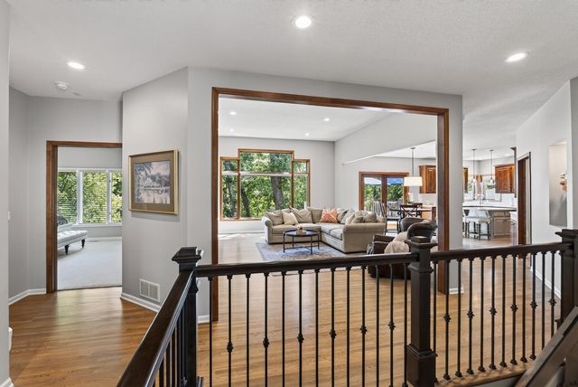 506 Hawthorne Woods Drive, Eagan, MN 55123