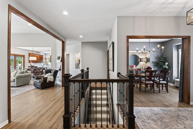 506 Hawthorne Woods Drive, Eagan, MN 55123