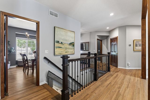 506 Hawthorne Woods Drive, Eagan, MN 55123
