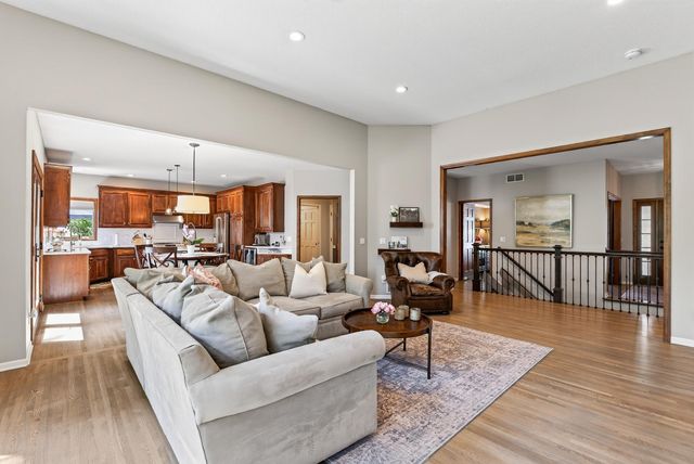 506 Hawthorne Woods Drive, Eagan, MN 55123
