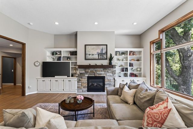 506 Hawthorne Woods Drive, Eagan, MN 55123