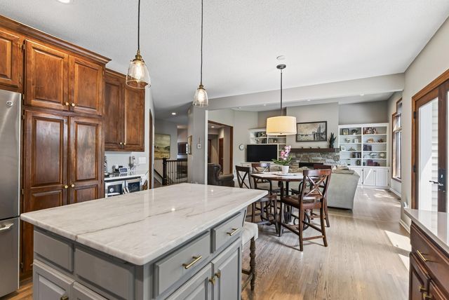 506 Hawthorne Woods Drive, Eagan, MN 55123