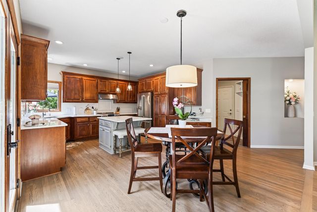 506 Hawthorne Woods Drive, Eagan, MN 55123