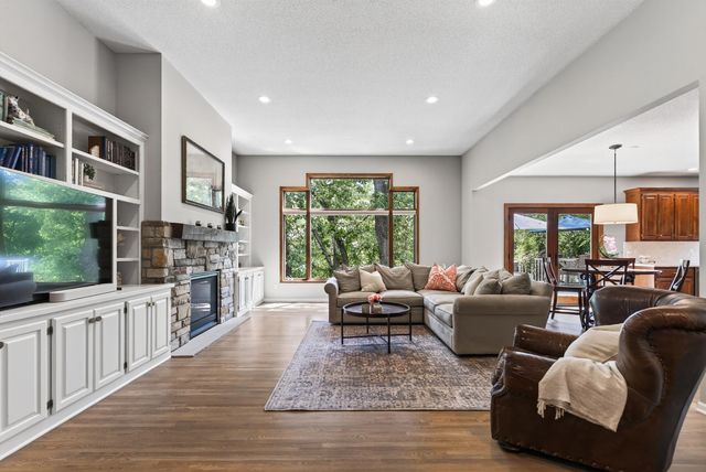 506 Hawthorne Woods Drive, Eagan, MN 55123