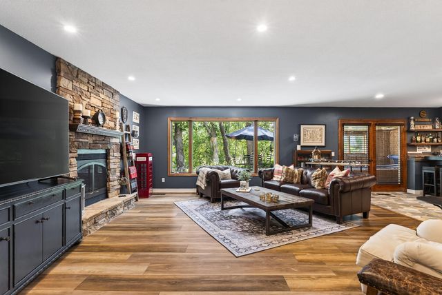 506 Hawthorne Woods Drive, Eagan, MN 55123