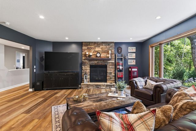506 Hawthorne Woods Drive, Eagan, MN 55123