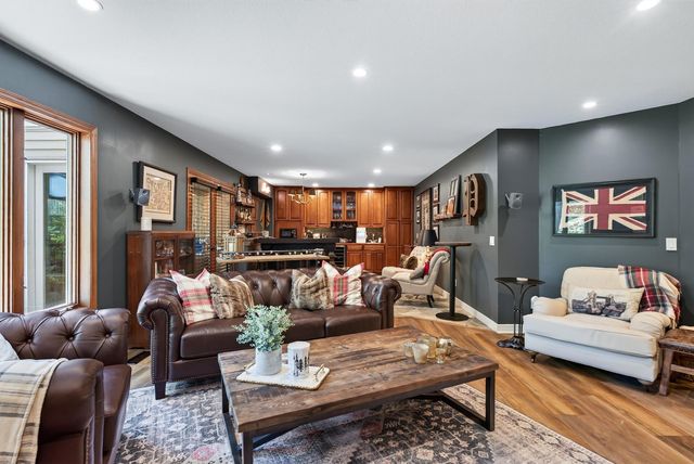 506 Hawthorne Woods Drive, Eagan, MN 55123