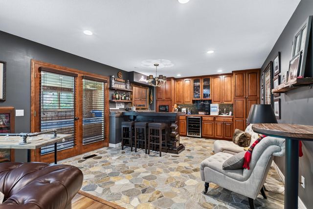 506 Hawthorne Woods Drive, Eagan, MN 55123