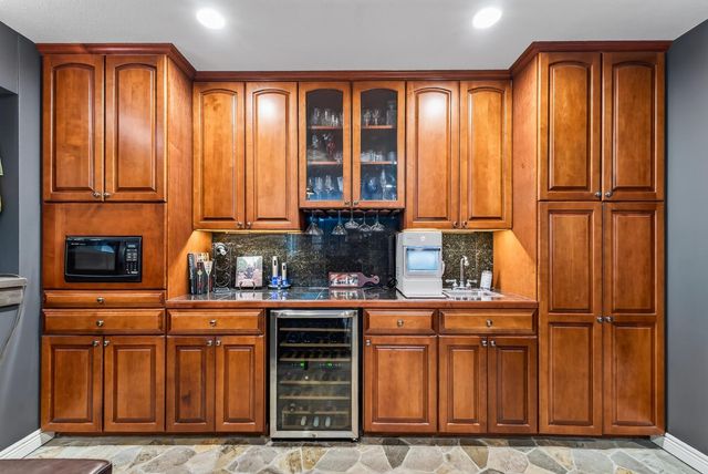 506 Hawthorne Woods Drive, Eagan, MN 55123
