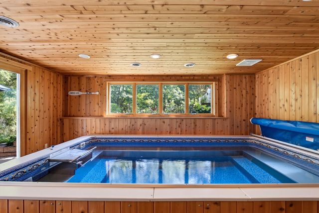 506 Hawthorne Woods Drive, Eagan, MN 55123