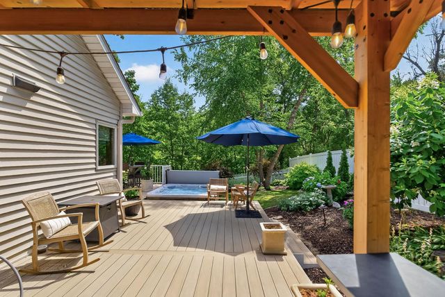 506 Hawthorne Woods Drive, Eagan, MN 55123