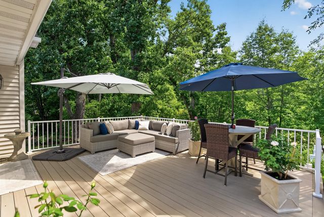 506 Hawthorne Woods Drive, Eagan, MN 55123