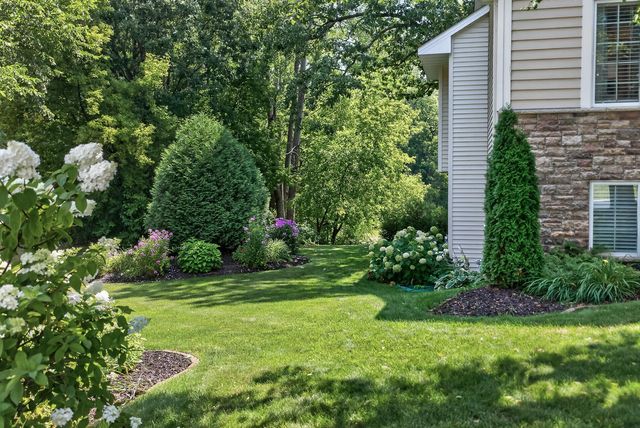 506 Hawthorne Woods Drive, Eagan, MN 55123