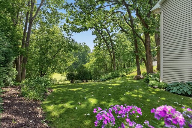506 Hawthorne Woods Drive, Eagan, MN 55123
