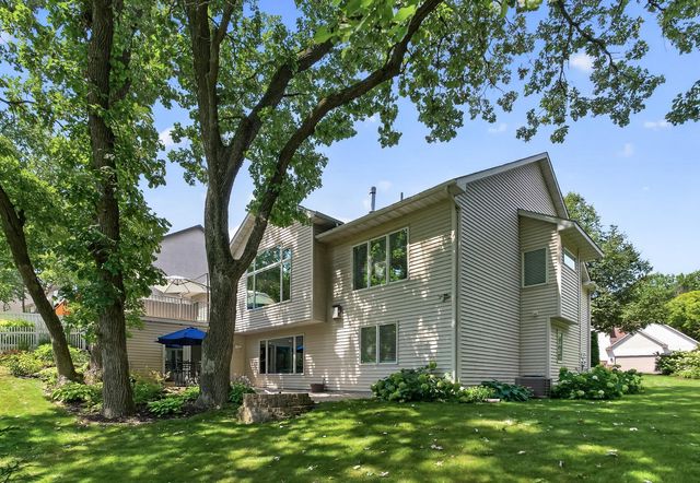 506 Hawthorne Woods Drive, Eagan, MN 55123