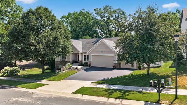 506 Hawthorne Woods Drive, Eagan, MN 55123