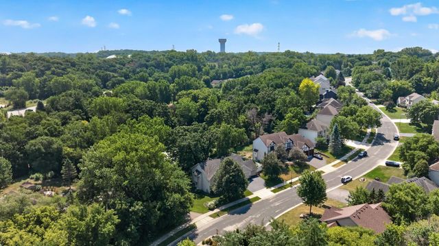506 Hawthorne Woods Drive, Eagan, MN 55123