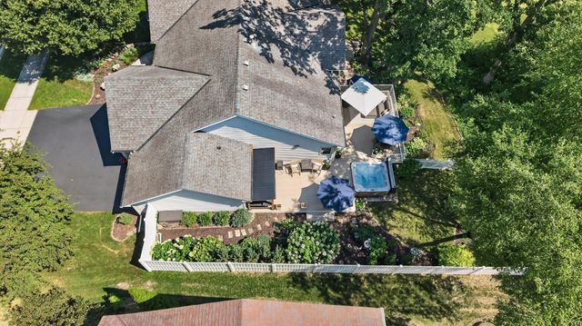 506 Hawthorne Woods Drive, Eagan, MN 55123