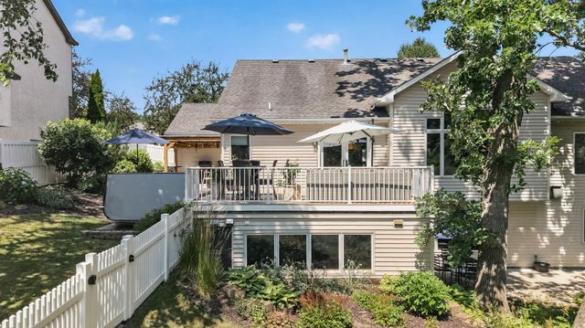 506 Hawthorne Woods Drive, Eagan, MN 55123