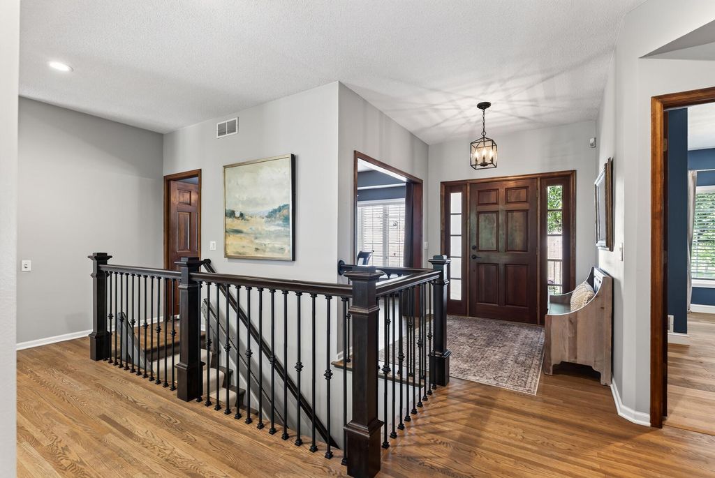 506 Hawthorne Woods Drive, Eagan, MN 55123 — photo 2